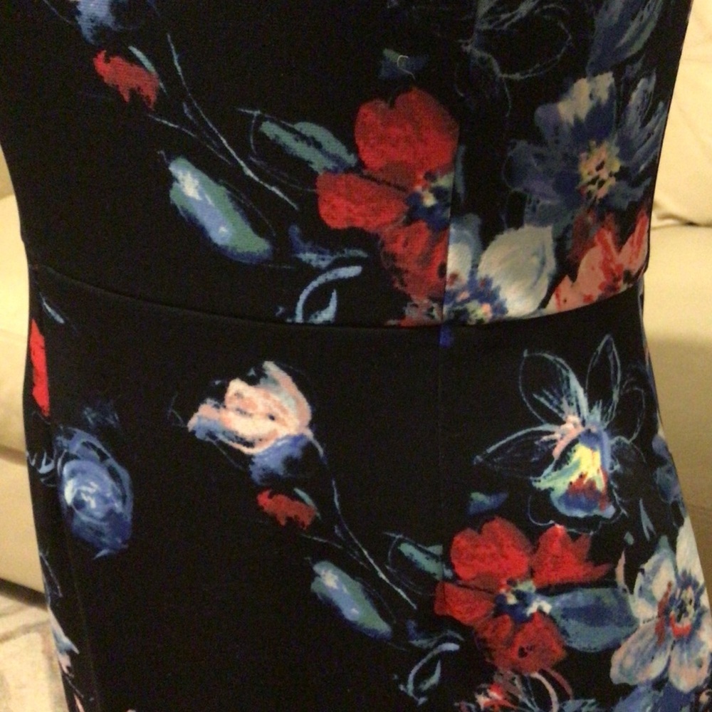 SOLD Betsey Johnson Floral Pencil Dress Sz 6 - Picture 10 of 12